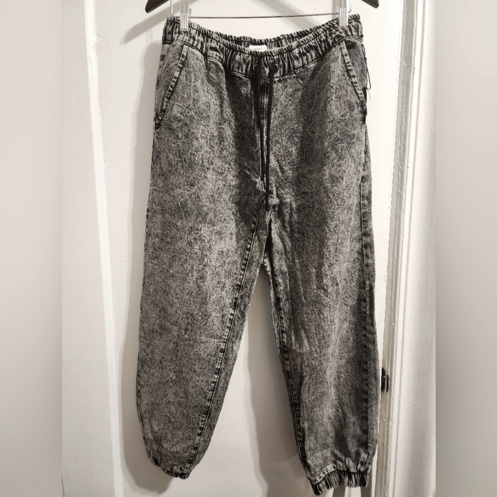NWT Forever 21 High-Waisted Denim Joggers Acid Wash Gray Size Women's M/L